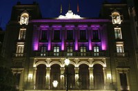 Esta noche la fachada de la Paeria se iluminará con luz de color rosa con motivo del Día Mundial Contra el Cáncer de Mama