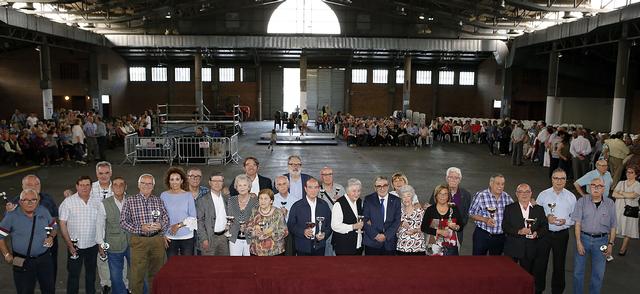 La gente mayor de Lleida disfruta del tradicional Baile de la Fiesta Mayor