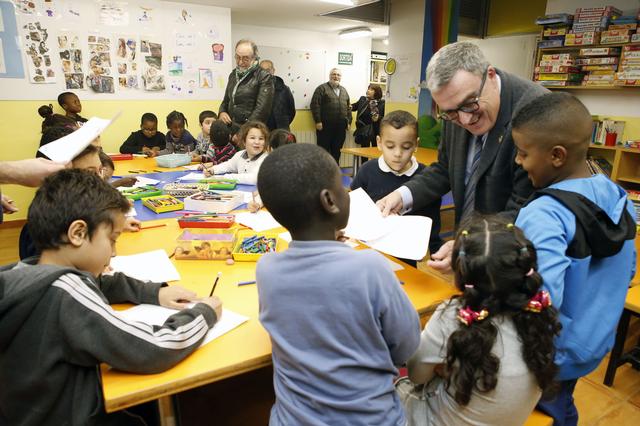 El alcalde Ros visita el centro socioeducativo de atención diurna infantil Padre Palau