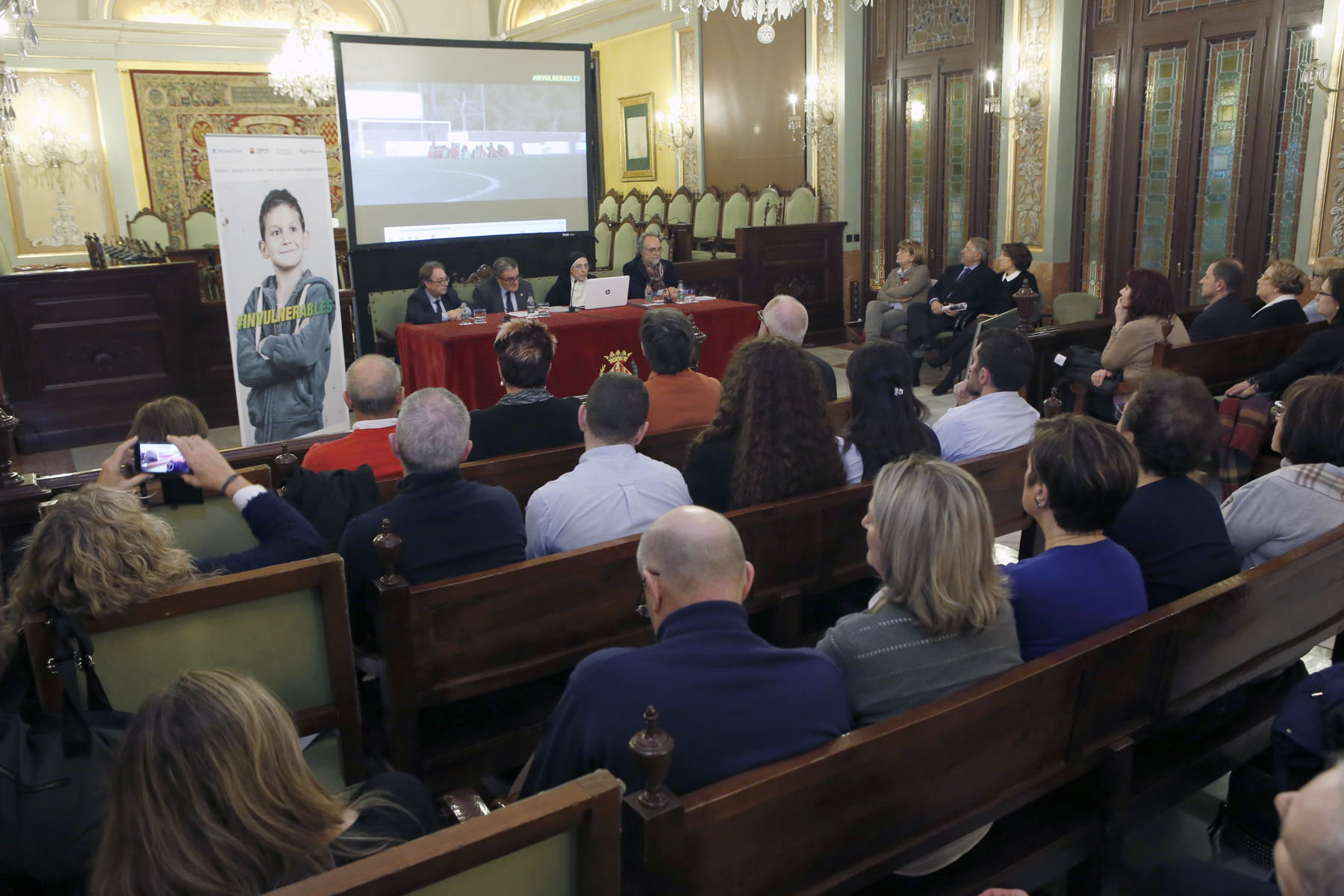 Sor Lucía Caram da una conferencia en la Paeria sobre la solidaridad y el compromiso con la infancia